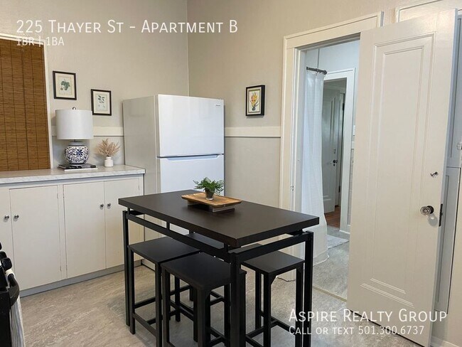 Foto del edificio - 225 Thayer St