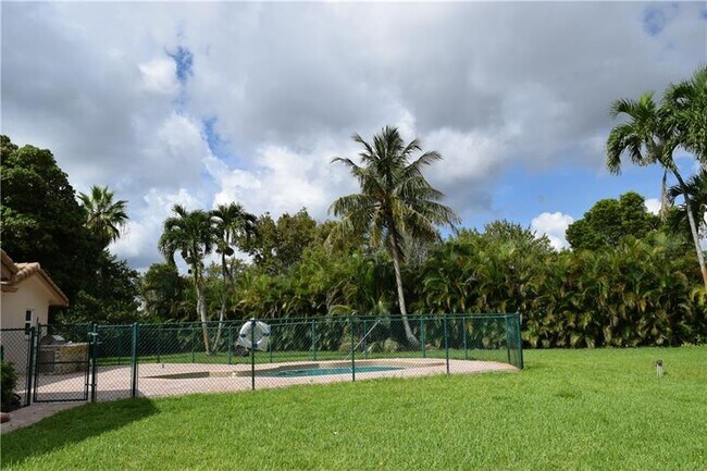 Foto del edificio - 4625 Glenwood Dr