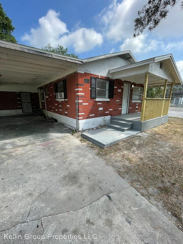 Primary Photo - 4 br, 2 bath House - 2910 E Emma St