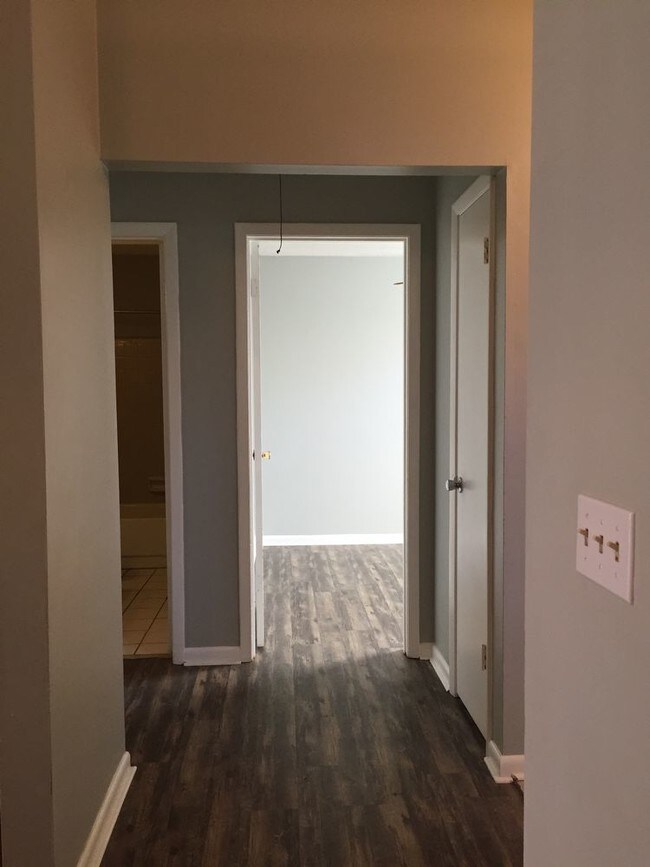 Foto del edificio - 1458 Gifford Ave Unit B