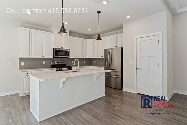 Building Photo - 4BR/3BA Experience Resort Style Living at ...