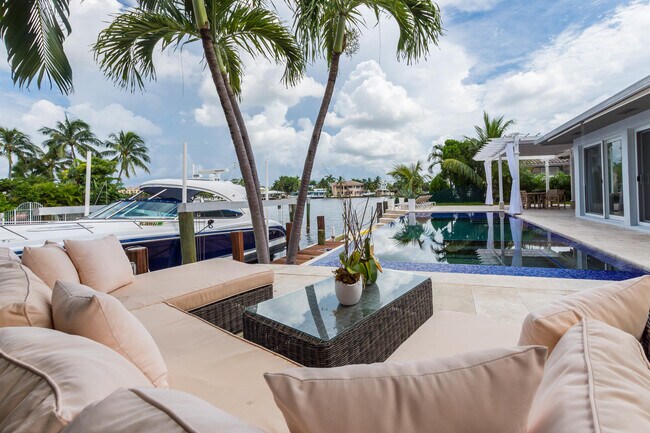 Building Photo - 2485 SE 8th St