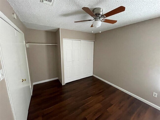 Building Photo - 6327 Cattails Ln