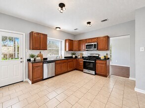 Building Photo - 15614 Hatfield Hollow Dr