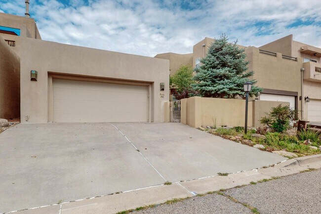 Building Photo - 711 Tramway Pl NE