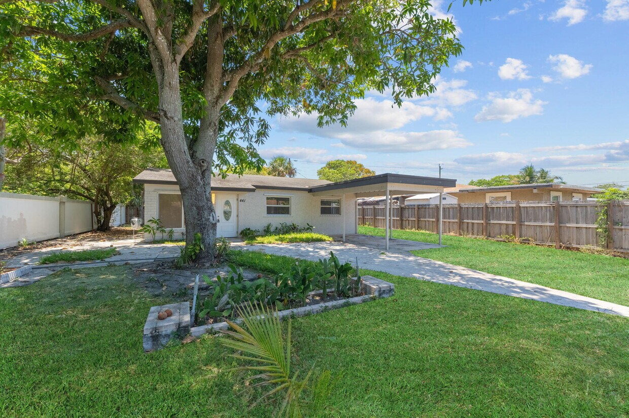 Primary Photo - 441 NW 1st Way