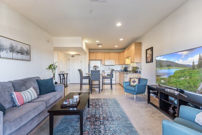 Building Photo - $2595 - Beautiful 1 Bd / 1 Ba Condo in Gat...