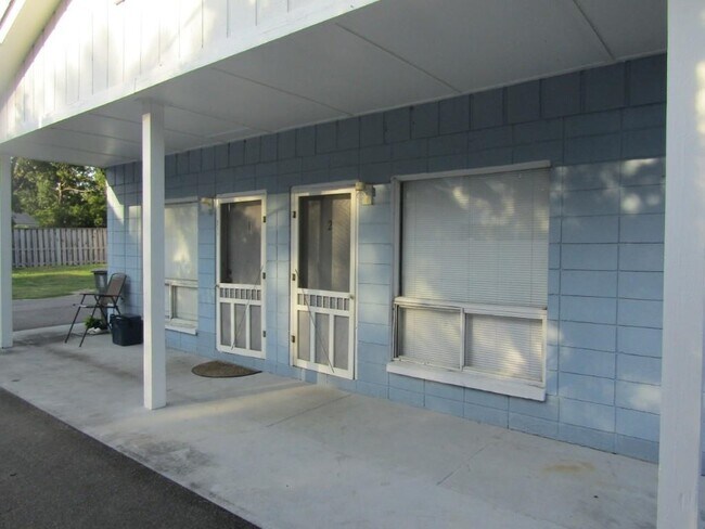 Foto del edificio - 2008 Hillside Dr S