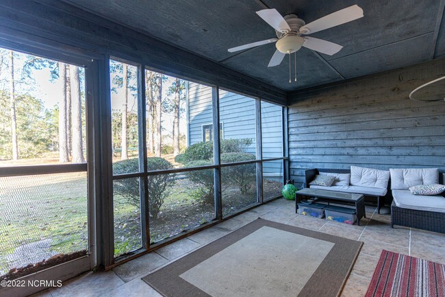 Building Photo - 702 Azalea Dr