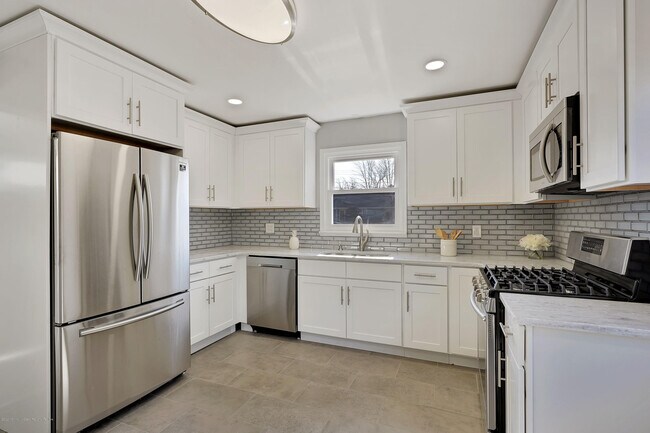 Foto del edificio - 245 Brighton Ave
