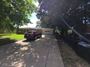 Building Photo - 4762 Greenfield Dr