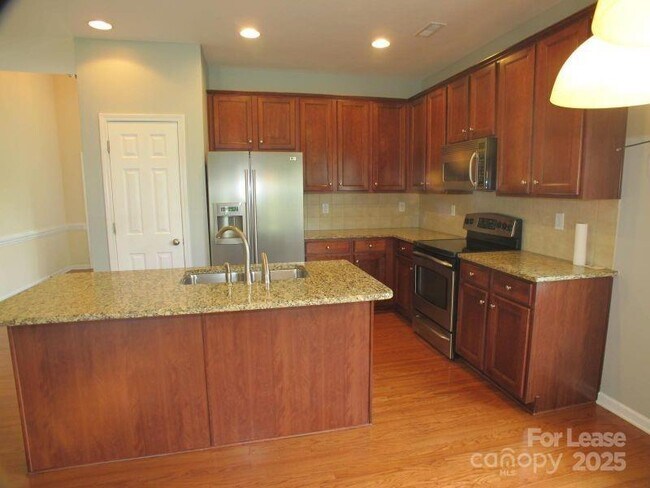 Foto del edificio - 3012 Stevens Schultz Ln