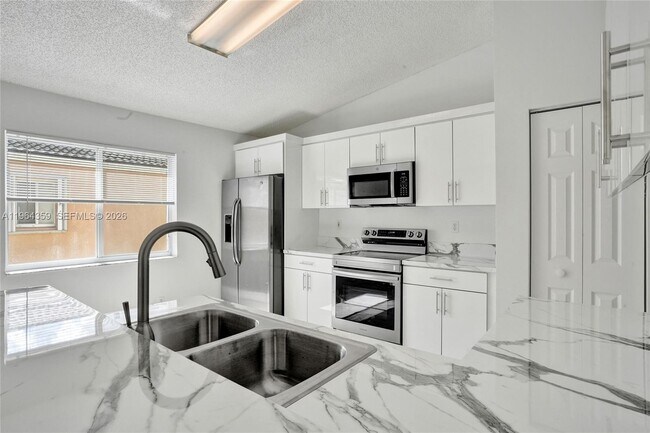 Foto del edificio - 2421 SW 103rd Way