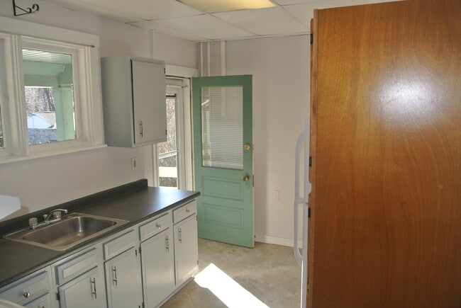 Building Photo - 328 High Street