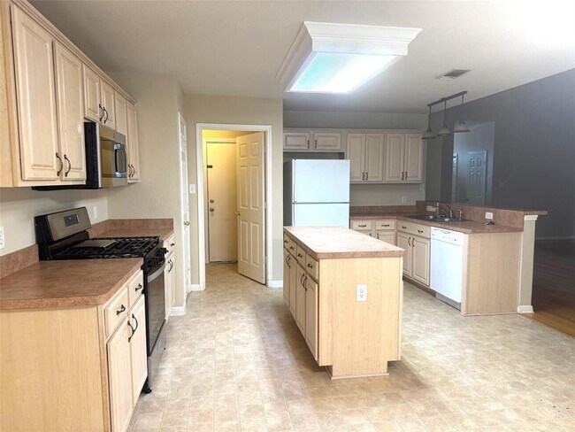 Building Photo - 521 Mockingbird Ln