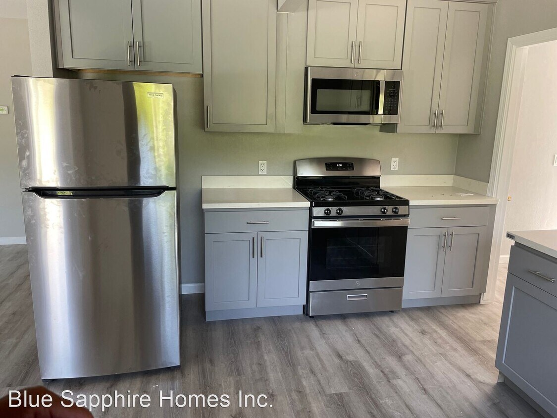 Foto principal - 3 br, 2 bath House - 1285 Russell Way