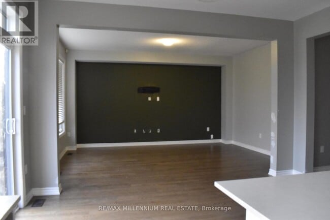 Building Photo - 262 Madelaine Dr