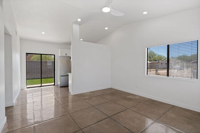 Foto del edificio - 620 E Lester St