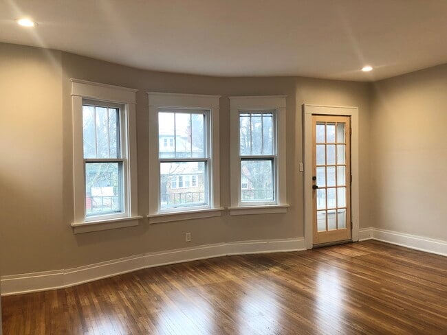Building Photo - 188 Saranac Ave