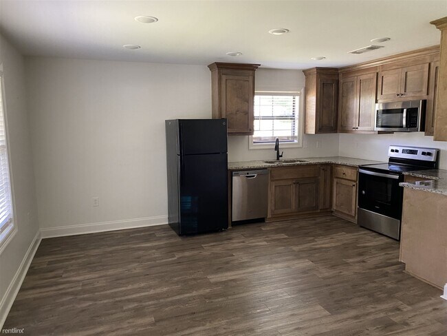 Building Photo - 3 br, 2 bath House - 104 Ogilsvie Street