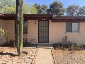Building Photo - 3934 N Pomona Rd