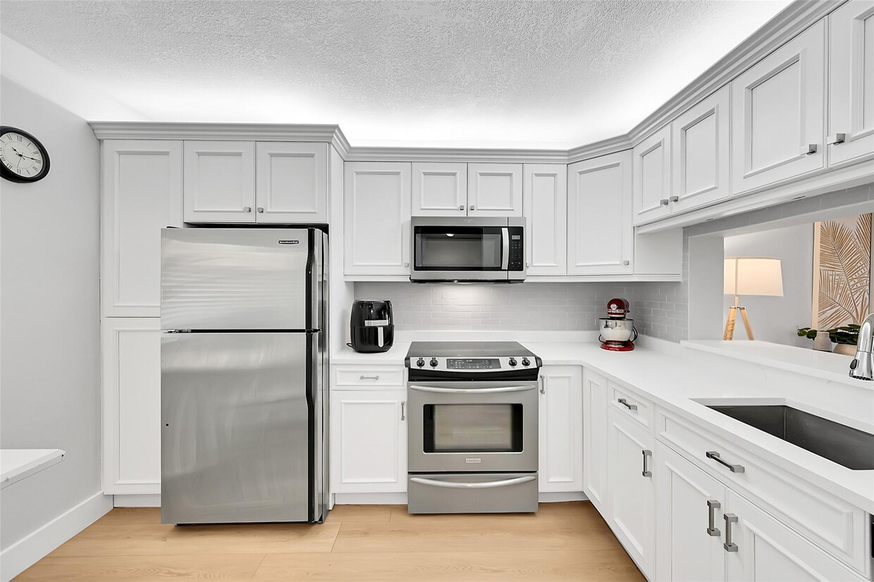 Primary Photo - 2660 Carambola Cir N
