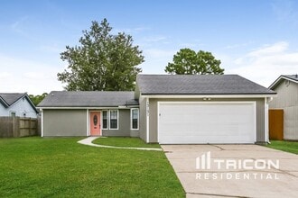 Building Photo - 13131 Leatherleaf Dr S