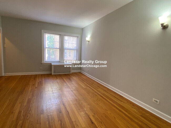 Building Photo - 2043 W Berwyn Ave