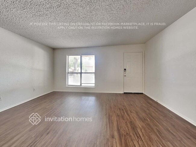 Building Photo - 717 Holly Oak Dr
