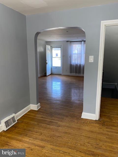 Foto del edificio - 7310 Woodbine Ave