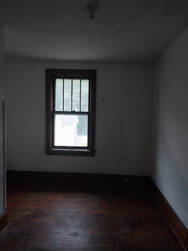 Building Photo - 604 Roxbury St