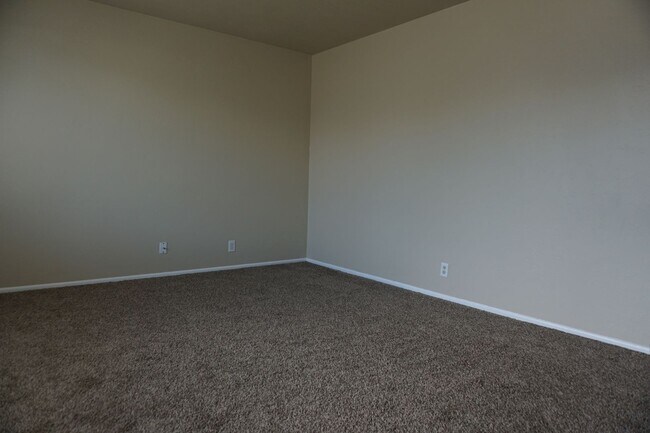 Building Photo - Updated West Valley City 5 bedroom Family Home