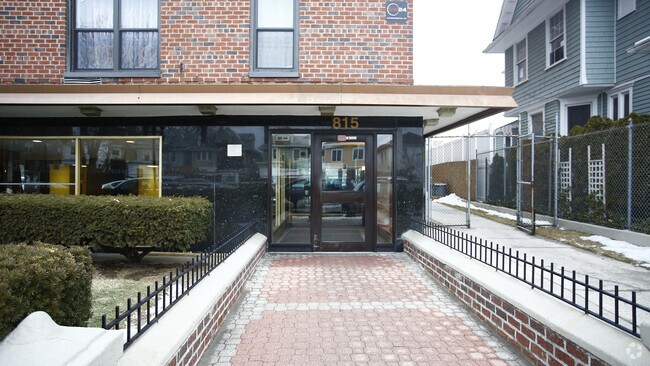 815 Gravesend Neck Rd Brooklyn Ny 11223 Apartments Building Photo 815 Gravesend Neck Rd