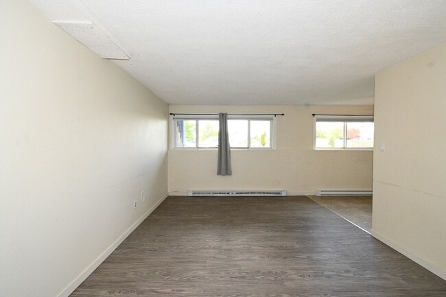 Building Photo - 4280 Quentin Ave