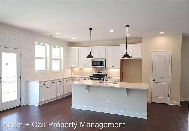 Building Photo - 4 br, 2.5 bath House - 221 Macy Grove Drive
