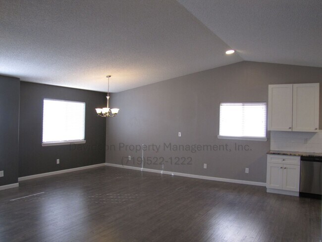 Foto del edificio - Beautifully Updated Home in Security-Widef...