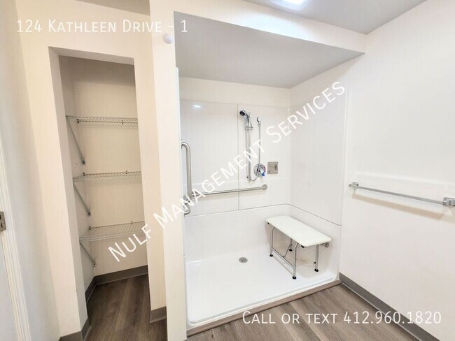 Foto del edificio - 124 Kathleen Dr