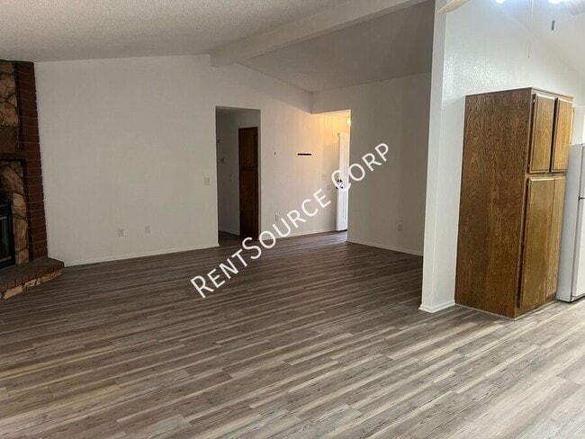 Foto del edificio - 14229 Winchester Dr