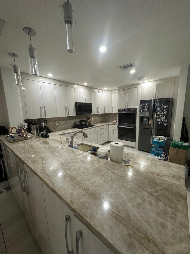 Building Photo - 7850 Lago Del Mar Dr