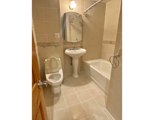 Building Photo - 13 Tabor Pl