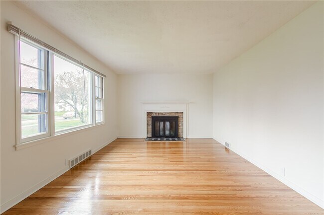 Foto del edificio - 345 Colebourne Rd