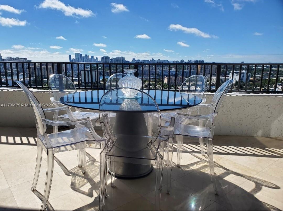 Foto principal - 300 Three Islands Boulevard
