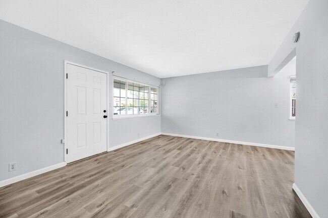 Foto del edificio - 3042 Maple Ave