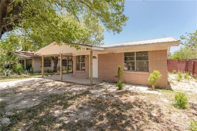 Building Photo - 25 Quince Ave