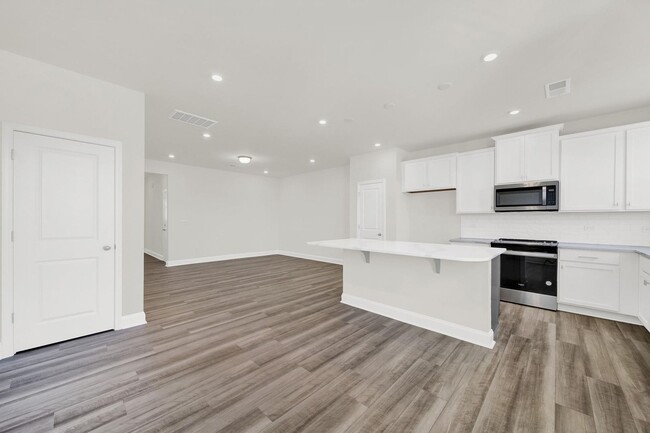 Foto del edificio - Gorgeous Townhome in Belmont!