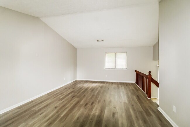 Foto del edificio - 5292 Kinsdale Ln