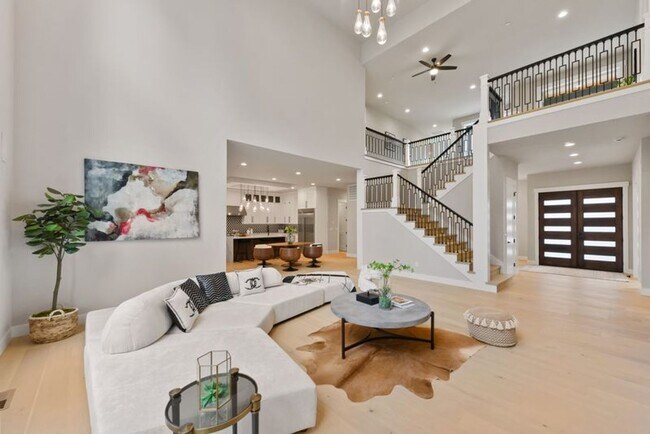 Foto del edificio - Luxury Bellevue Estate in Prestigious Bridle Trails For Rent