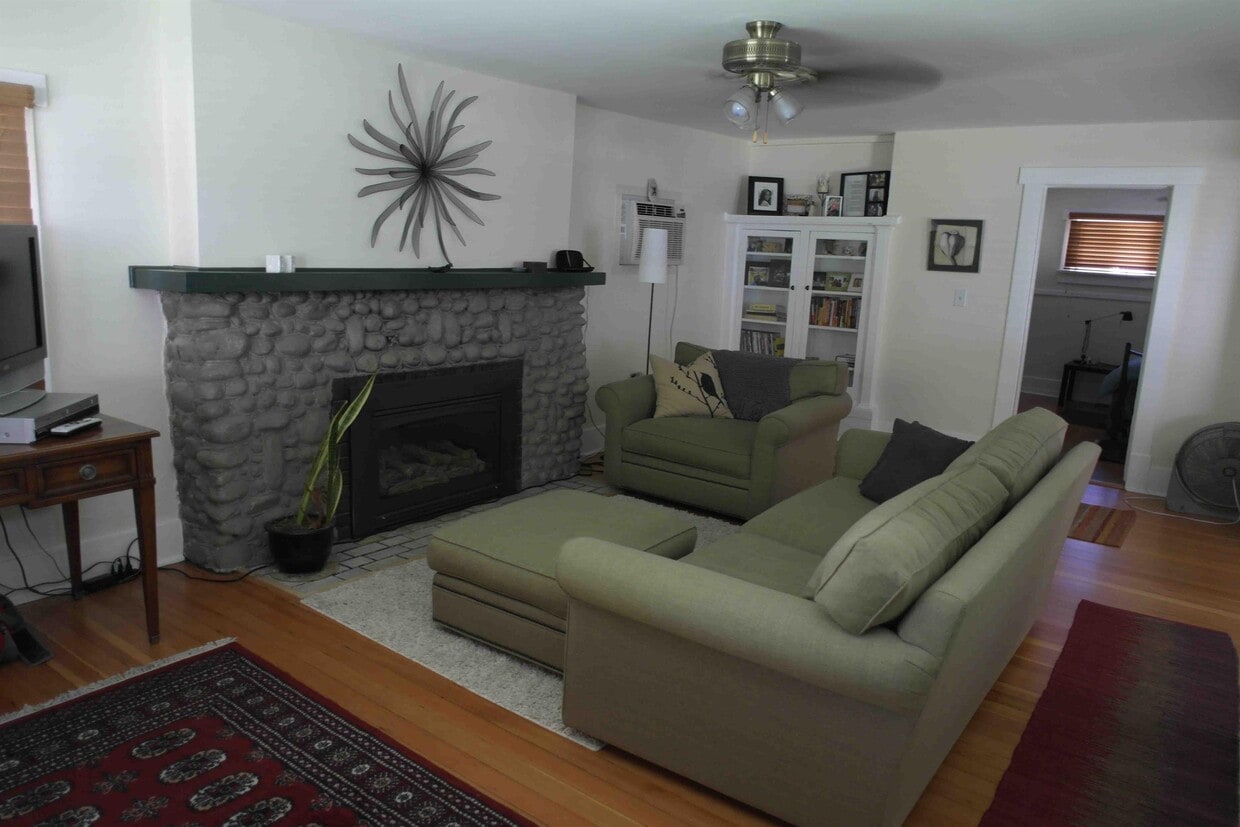 Primary Photo - 1809 E Lake St