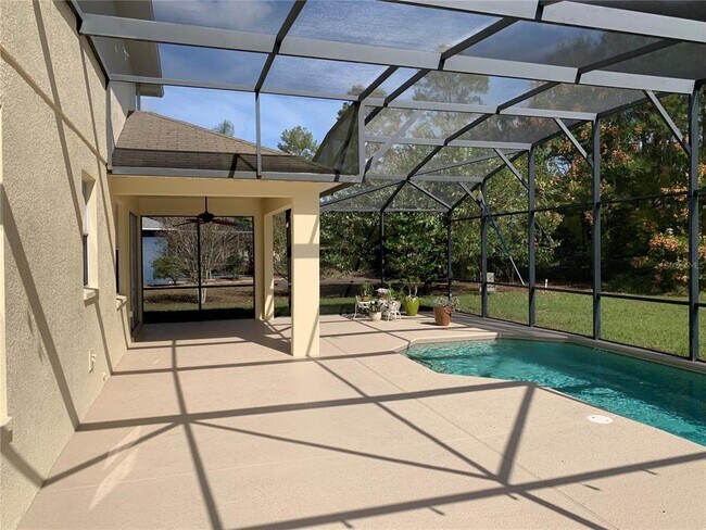 Foto del edificio - 845 Wildflower Rd