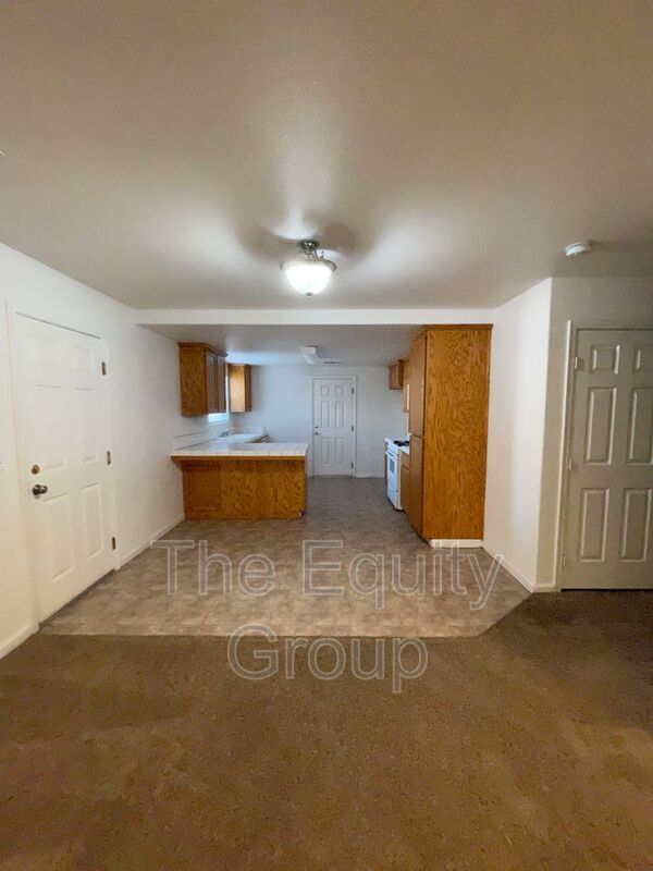 Foto del edificio - 2214 N Vickie St